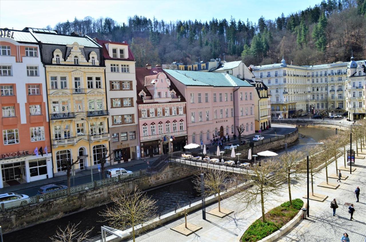 Hotel Renesance Krasna Kralovna Karlsbad Buitenkant foto